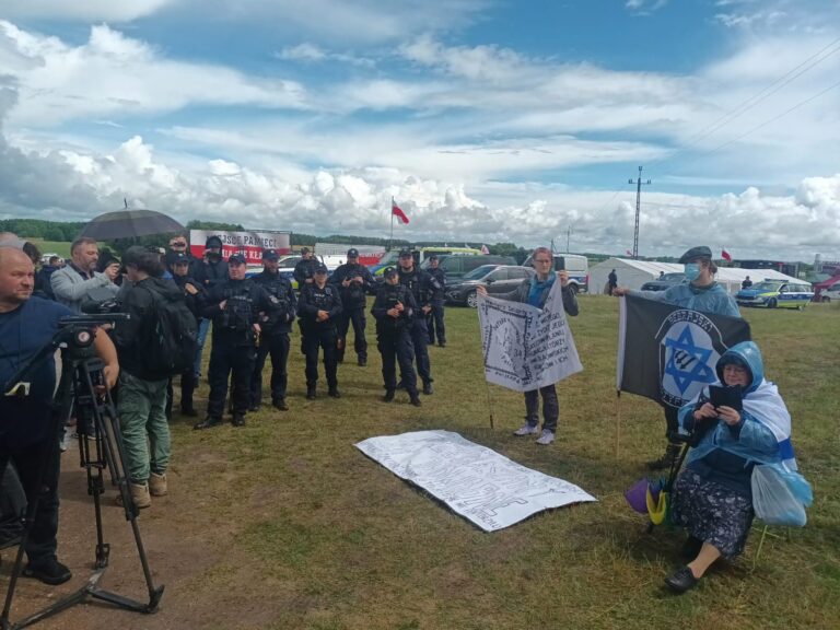 I niestety takie obrazki też były BABA JAGA połączyła gwiadę Dawida z Solidarnością z Ludobujcami 2